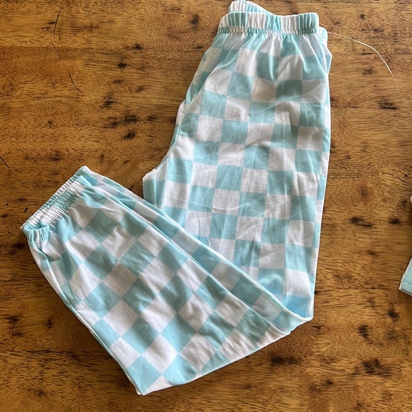 New! LOL Surprise 2pc Checkered Pajama set - Picture 3 of 5